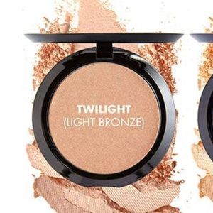 Lorac Twilight Source Illuminating Highlighter